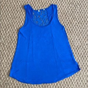 blue tank top